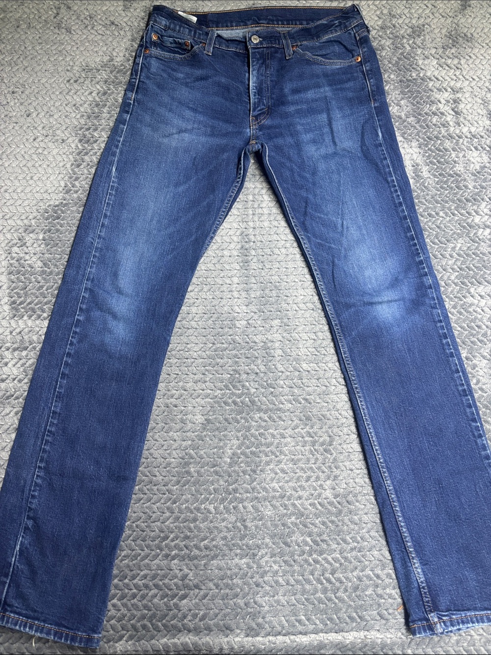 Levi's 513 Men's Straight Jeans in Medium Blue Denim